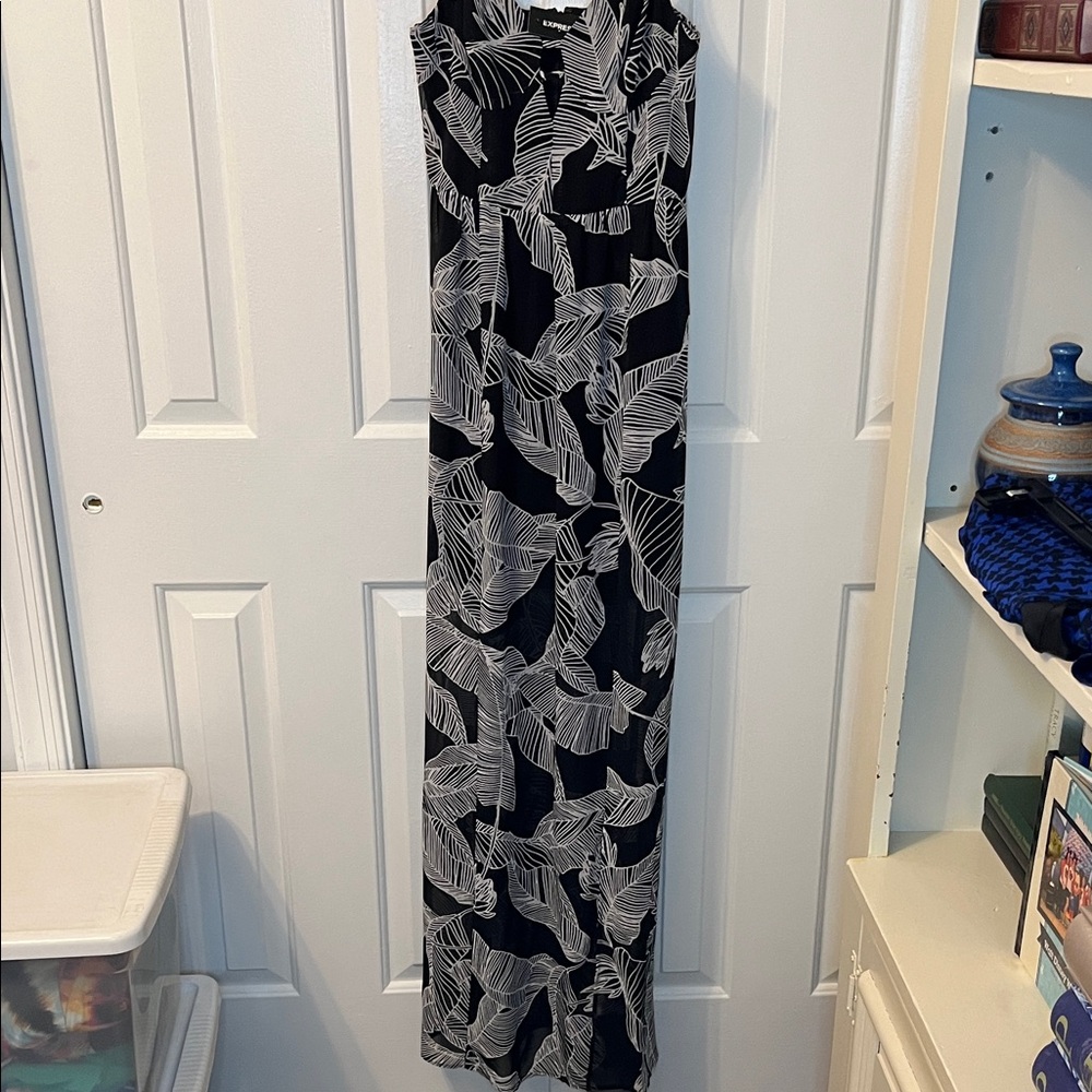 NWT Express Maxi Dress Tropical Leaf Print Black & White‎ Size S